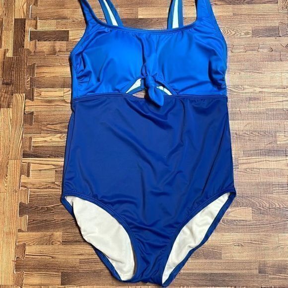Beach Betty Women’s One Piece Plus Size Bathing Suit. Size 1x.